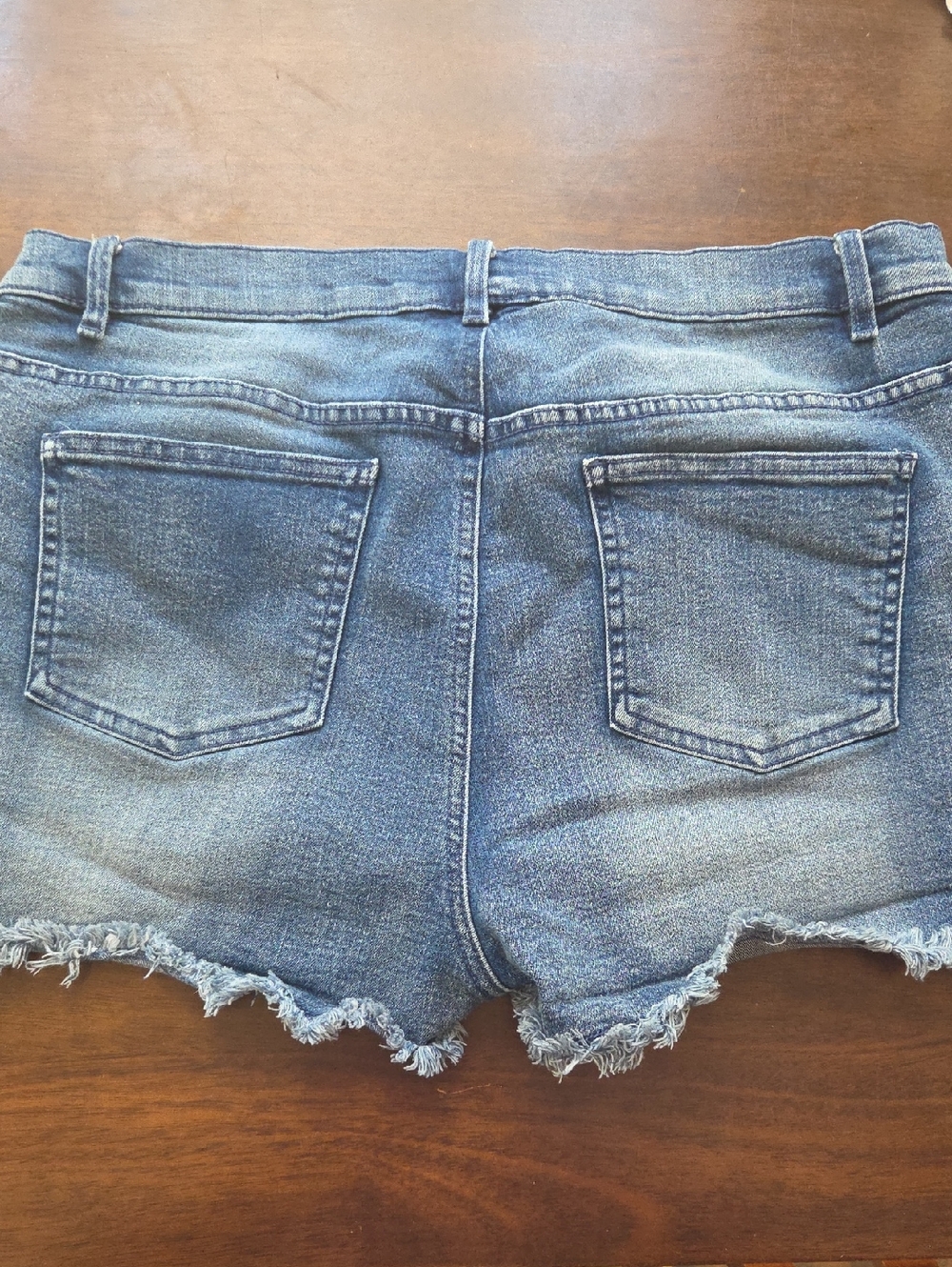 Denim Frayed Hem Women’s Shorts Size 16